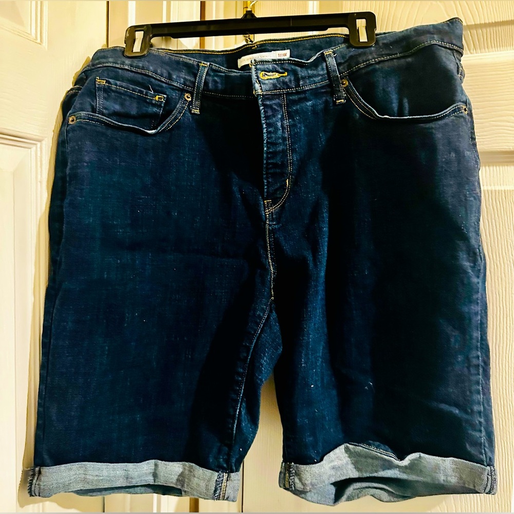 Women’s Levi Strauss size 18w Bermuda shorts